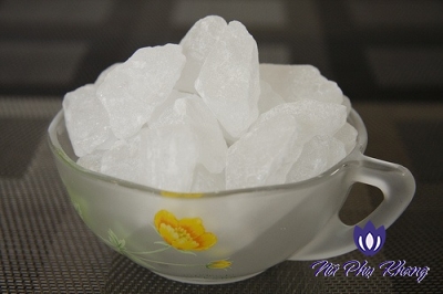 Điều trị huyết trắng bằng phèn chua: Nên hay không nên?
